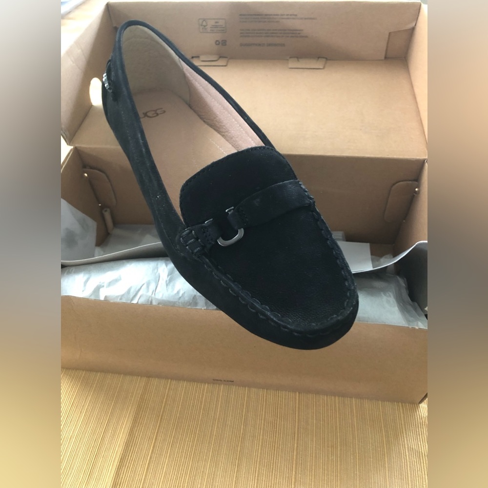 UGG Womens Callen Black Loafer in Size 9